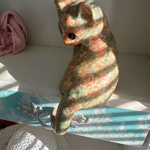 Super cute decoupage kitten shelf sitter music box - Picture 3 of 5